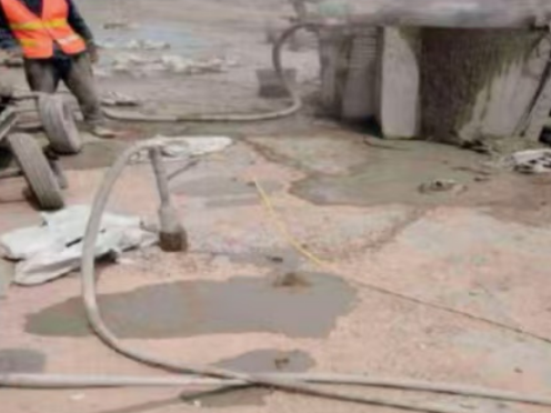 乌马河水泥混凝土路面板底注浆技术 路面脱空注浆整治方案