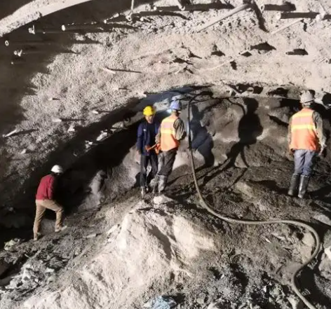 乌马河拱顶带模注浆料的施工流程及注意事项